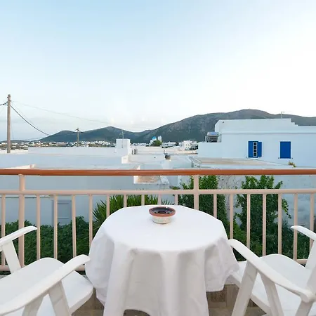 Artemon Hotel מלון