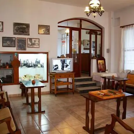Artemon Hotel מלון 3*