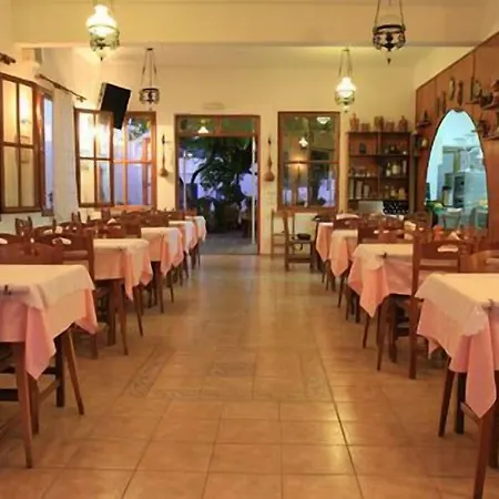 Artemon Hotel מלון