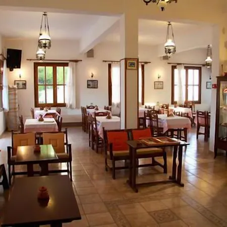 Artemon Hotel מלון 3*