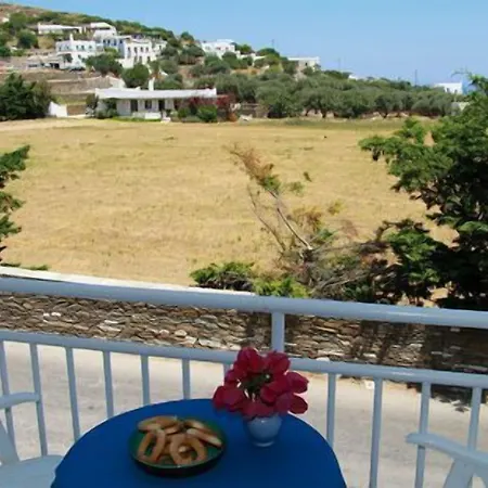 Artemon Hotel מלון 3*