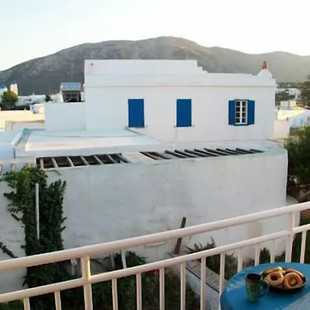 Artemon Hotel מלון 3*