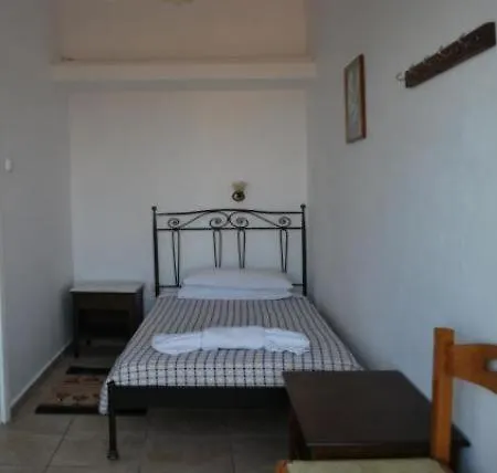 Artemon Hotel מלון 3*